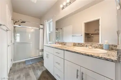 4705 Blaise Avenue 101 Primary Bathroom
