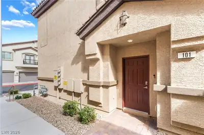 4705 Blaise Avenue 101 Entry