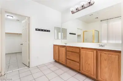 8225 Weeping Springs Avenue, Las Vegas, NV 89131 Primary Bathroom