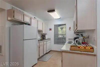 231 West Horizon Ridge Parkway 1126 Kitchen