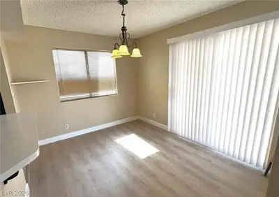7013 BROWN DERBY Circle 0 Dining Area