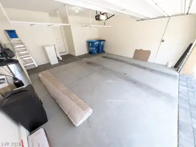 6957 Stafford Hill Street, Las Vegas, NV 89166 Garage