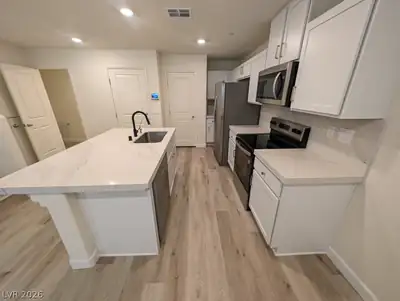 6957 Stafford Hill Street, Las Vegas, NV 89166 Kitchen
