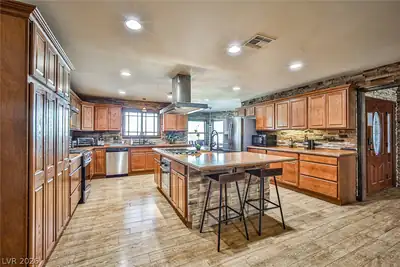 4674 Saddle Place, Las Vegas, NV 89119 Kitchen