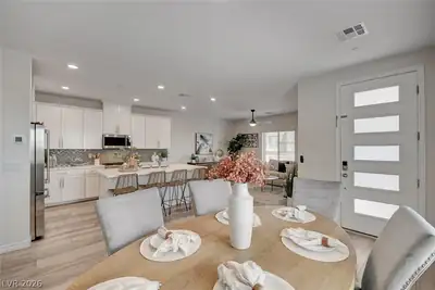 600 North Carriage Hill Drive 1039 Dining Area