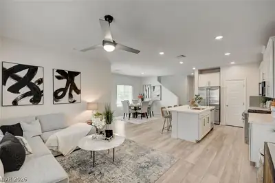600 North Carriage Hill Drive 1039 Living Room
