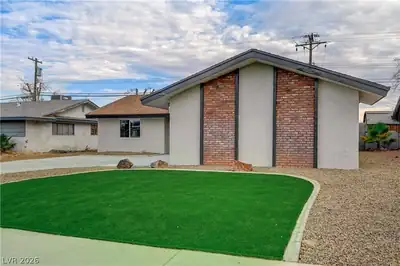 4409 Saint Andrews Circle, Las Vegas, NV 89107 Front of Structure
