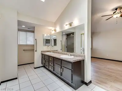 69 Chesney Drive, Henderson, NV 89074 Primary Bathroom