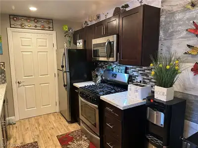 950 Seven Hills Drive 1423 Kitchen