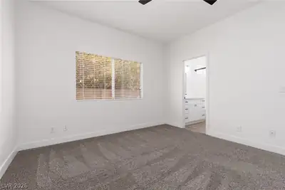886 Park Walk Avenue Bedroom