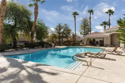 886 Park Walk Avenue Pool