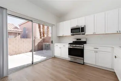 886 Park Walk Avenue Kitchen
