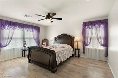 984 Via Del Campo Bedroom