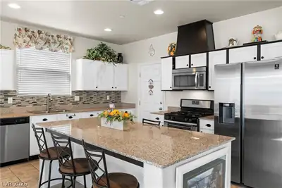 984 Via Del Campo Kitchen