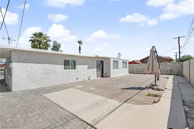 3215 Wright Avenue Yard
