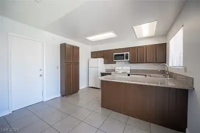 5142 Tahnee Drive, Las Vegas, NV 89122 Kitchen