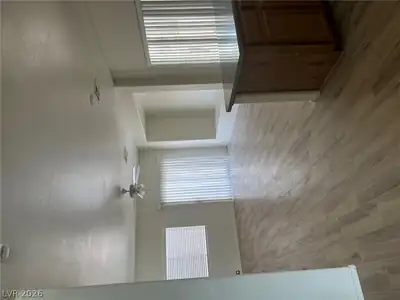 6273 HIGHLAND GARDENS Drive na Living Room
