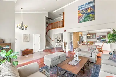 1720 Fairgate Court Living Room