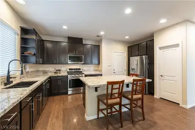 6433 Mayfair Park Street, Las Vegas, NV 89166 Kitchen