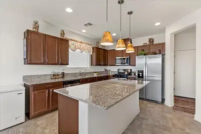 9911 Fletcher Peak Avenue, Las Vegas, NV 89178 Kitchen