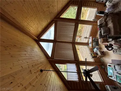 695 North Skyline View Drive Living Room
