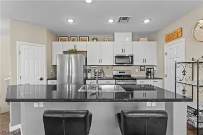 495 Dorchester Bend Avenue 3 Kitchen