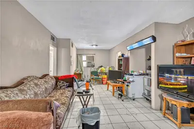 1715 Santa Paula Drive, Las Vegas, NV 89104 Living Room