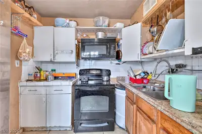 1715 Santa Paula Drive, Las Vegas, NV 89104 Kitchen