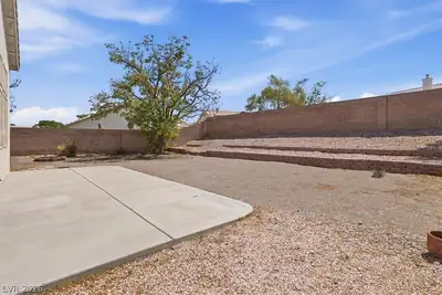 2681 Park Creek Lane, Henderson, NV 89052 Yard