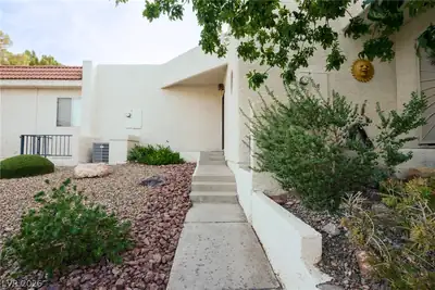 687 Marina Drive 32 Entry