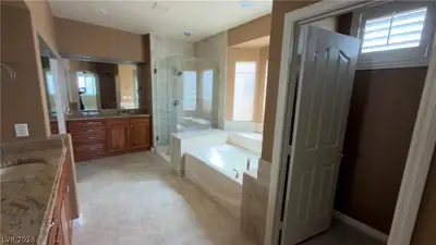 10619 Sunwind Avenue Primary Bathroom