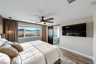 2855 Strathallan Avenue Primary Bedroom