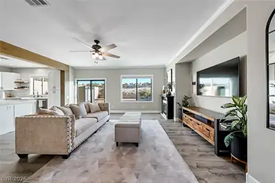 2855 Strathallan Avenue Living Room