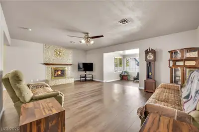 5412 Del Monte Avenue, Las Vegas, NV 89146 Living Room