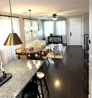 10486 HIGHLANDS RIVER Street Living Room