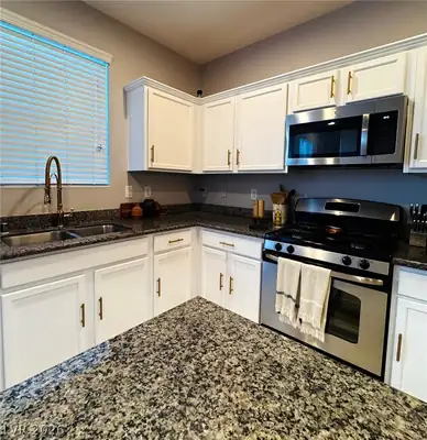 10486 HIGHLANDS RIVER Street Kitchen