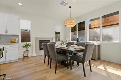 10939 Saint Rafael Street Dining Area