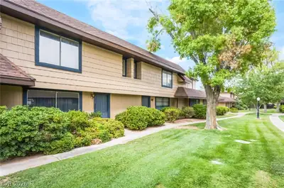6135 Meadowgrass Lane, Las Vegas