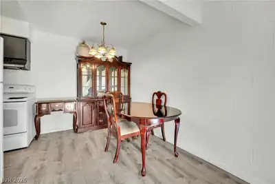 625 South Royal Crest Circle 11 Dining Area