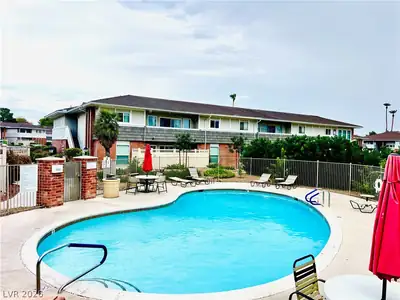 2838 Geary Place 4020 Pool