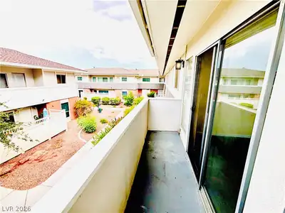2838 Geary Place 4020 Balcony