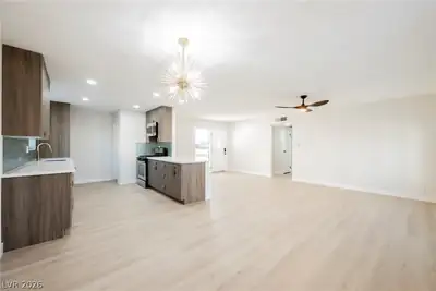 872 Count Wutzke Avenue, Las Vegas, NV 89119 