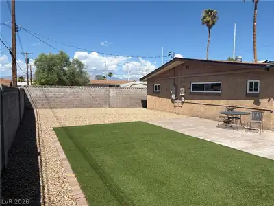 5213 Pebble Beach Boulevard, Las Vegas, NV 89108 Yard
