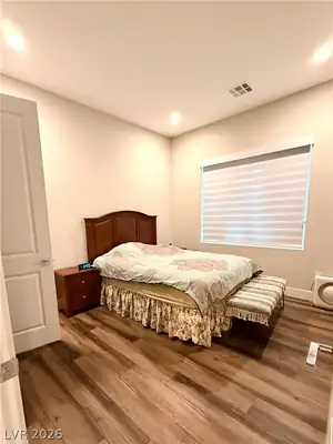 2527 Strathmill Avenue Bedroom