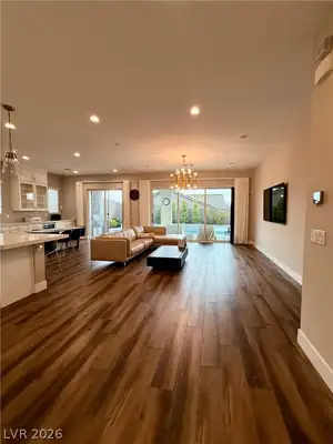 2527 Strathmill Avenue Living Room