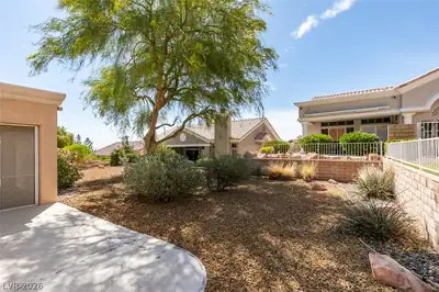 10009 Netherton Drive Yard