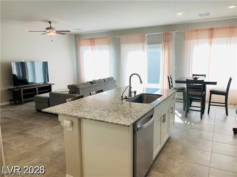 7867 Pink Opal Avenue