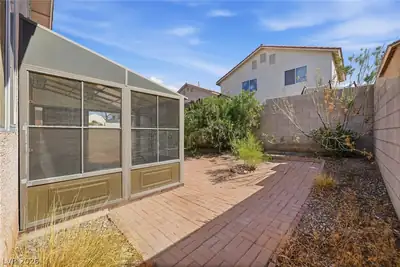 1069 Sweeping Ivy Court Yard