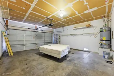 1069 Sweeping Ivy Court Garage