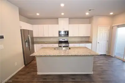 7525 Cooks Meadow Street, North Las Vegas, NV 89084 Kitchen